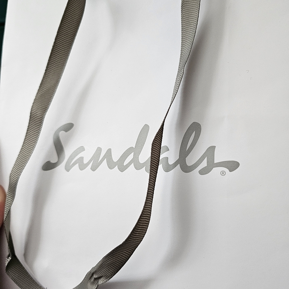 Sandals / Beaches Resort White Paper Shopping Gift Bag - 8" x 4" x 10" - Picture 12 of 15